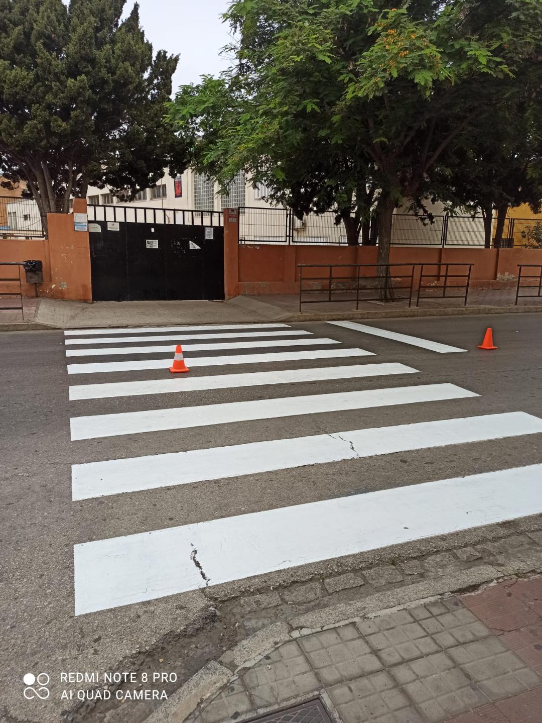 El Ayuntamiento inicia el nuevo contrato de señalización viaria priorizando la seguridad en los entornos escolares