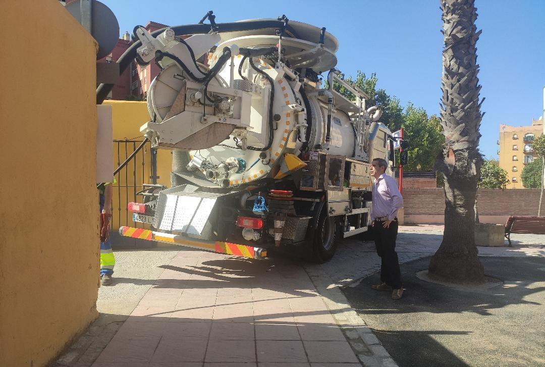 Aqualia revisa 8452 unidades de imbornales repartidos por toda la ciudad para evitar incidencias ante la llegada de la época de lluvias