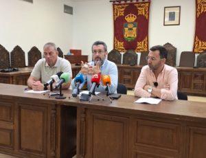 El alcalde valora la adjudicación del contrato de gestión del Mercado y subraya el interés municipal por la vuelta al edificio de todos los comerciantes