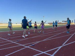 El Club de Atletismo Linense comienza sus entrenamientos en las nuevas pistas de la Ciudad Deportiva