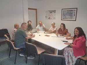 El Ayuntamiento y la FLAVI abordan la rehabilitación de 28 plazas públicas del municipio