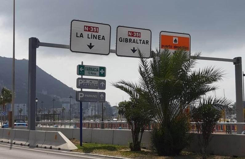 El alcalde valora la necesidad de abordar un Plan de Medidas de Acompañamiento al hecho histórico de la eliminación de restricciones en el paso fronterizo con Gibraltar