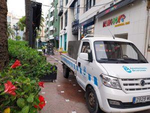 Limpieza proseguirá durante dos semanas más con los trabajos de retirada de cera en las calles provocada por los desfiles procesionales de Semana Santa