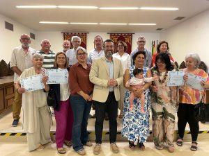 El Ayuntamiento rinde homenaje a los 26 trabajadores municipales jubilados durante el último año