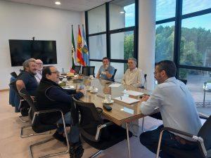 El Ayuntamiento y ASCTEG solicitarán una reunión al Ministerio de Seguridad Social para concretar la gestión de las pensiones de los trabajadores transfronterizos