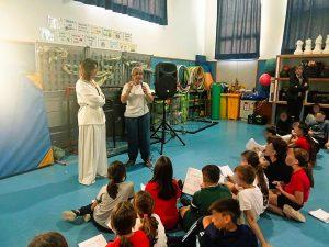 Zuleica Molina detalla a escolares del Ceip Santiago las iniciativas de la concejalía de Sanidad para el bienestar animal
