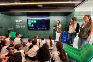 El aula móvil interactiva Educabus visita La Línea en el Día Mundial del Medio Ambiente