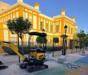 El Ayuntamiento justifica el cierre del parque infantil de los jardines Saccone por la ejecución de obras para ubicar una pérgola bioclimática que genere espacios de sombra