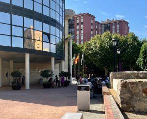 El alcalde atiende a las cerca de 90 familias con menores afectadas por un corte de suministro eléctrico en Las Palomeras