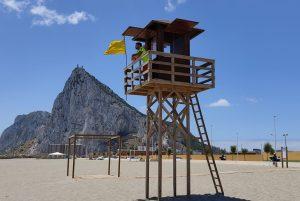 La Línea refuerza el servicio de salvamento en las playas hasta las 21.00 horas por el mal estado del mar