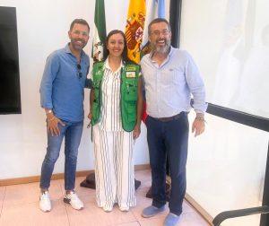 El alcalde ha recibido a Gloria Álvarez, vendedora de la Once que el pasado 24 de julio repartió más de 9,3 millones de euros en La Línea