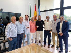 El Ayuntamiento y Averbal reconocen la trayectoria de los exjugadores de la Balona David Hernández y Antonio Pacheco