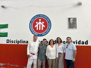 Los concejales de Educación y Deportes conocen las actividades extraescolares de Judo en el colegio Salesianos