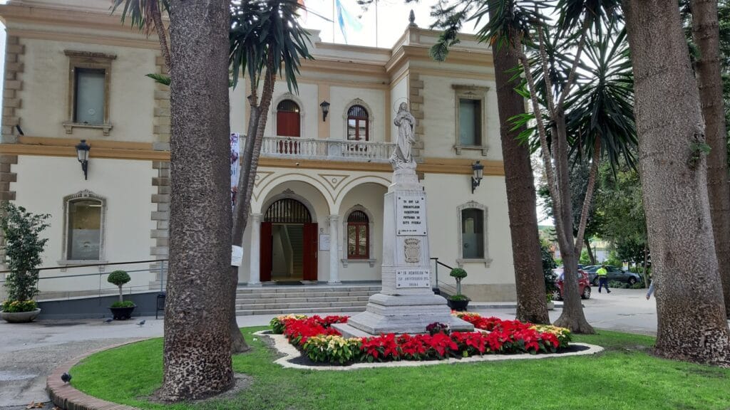 Cierre Preventivo de los Jardines Saccone por Fuertes Rachas de Viento 2 Museo Cruz Herrera entrada